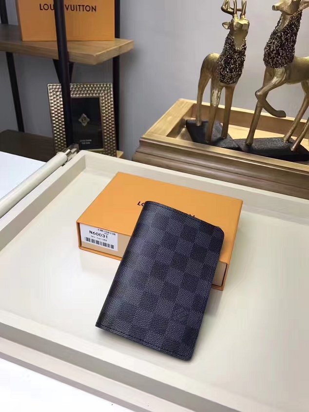 Louis vuitton damier canvas passport cover N60031