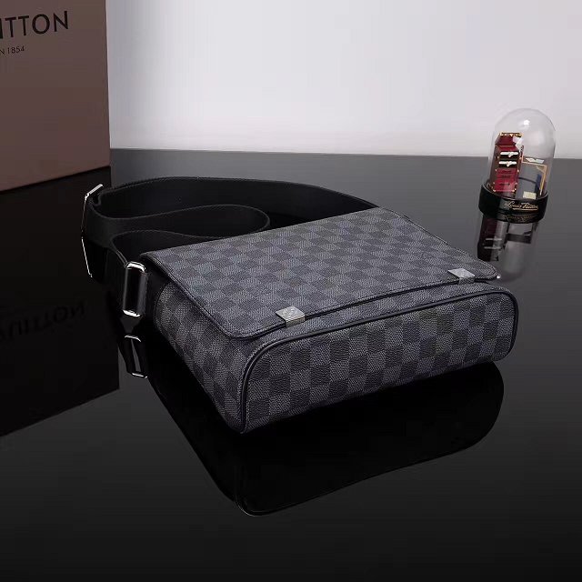 Louis vuitton damier ebene messenger bag N41028 black