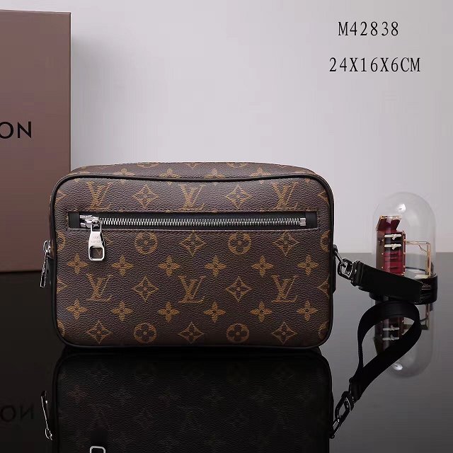 Louis vuitton monogram canvas kasai clutch M42838