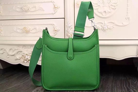 Hermes original togo leather evelyne pm shoulder bag E29 green