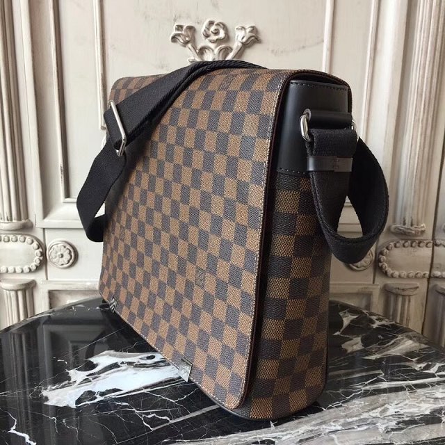 Louis vuitton original damier ebene district messenger bag mm N41032