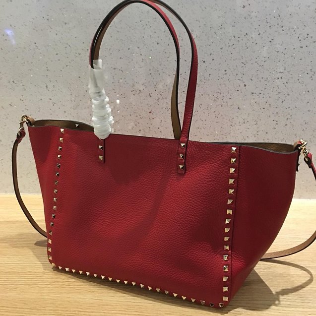 Valentino Garavani Rockstud calfskin shopper bag 0579 red