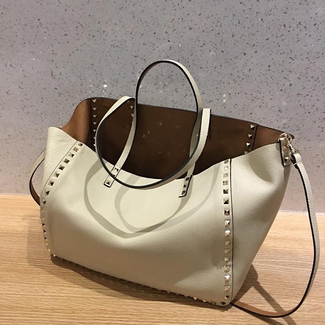 Valentino Garavani Rockstud calfskin shopper bag 0579 white