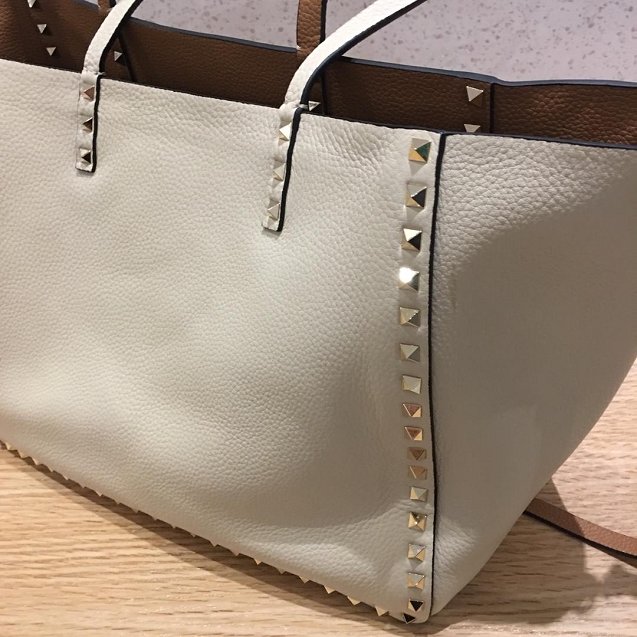 Valentino Garavani Rockstud calfskin shopper bag 0579 white