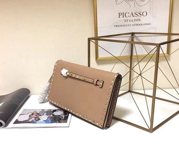 Valentino original calfskin rockstud clutch 0399 apricot