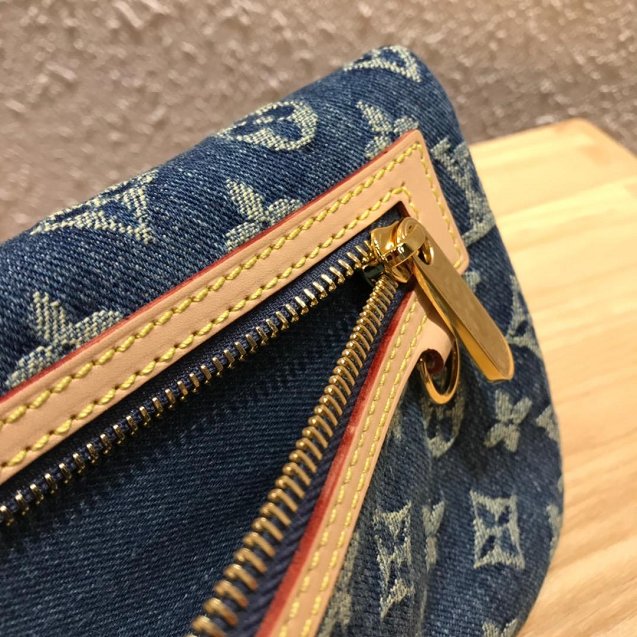 2019 Louis vuitton original denim clutch purse M44472 blue