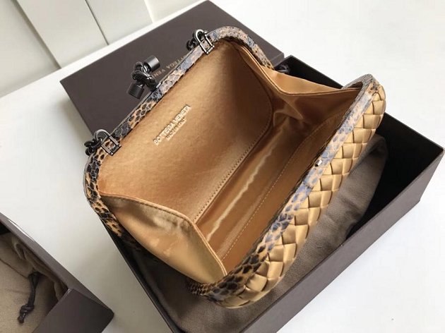 BV original silk chain knot clutch 498478 gold