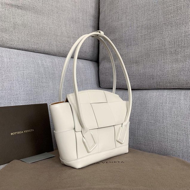 2019 BV original calfskin small arco 33 bag 575943 white