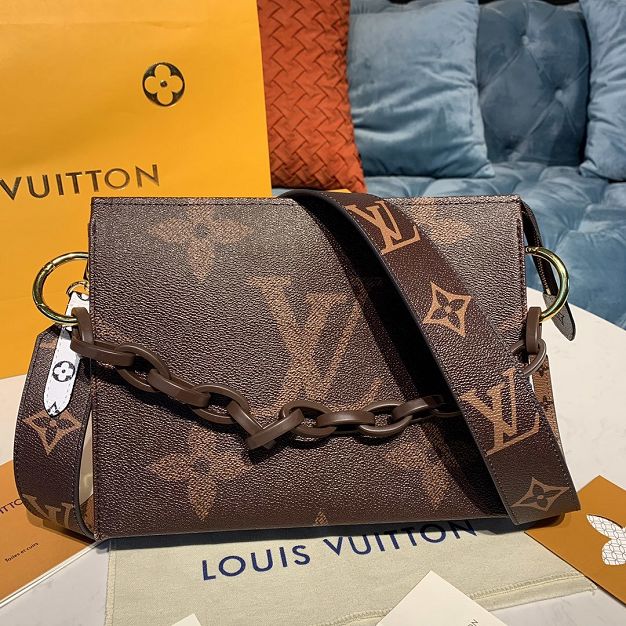 Louis Vuitton original giant monogram toiletry pouch 26 M47547