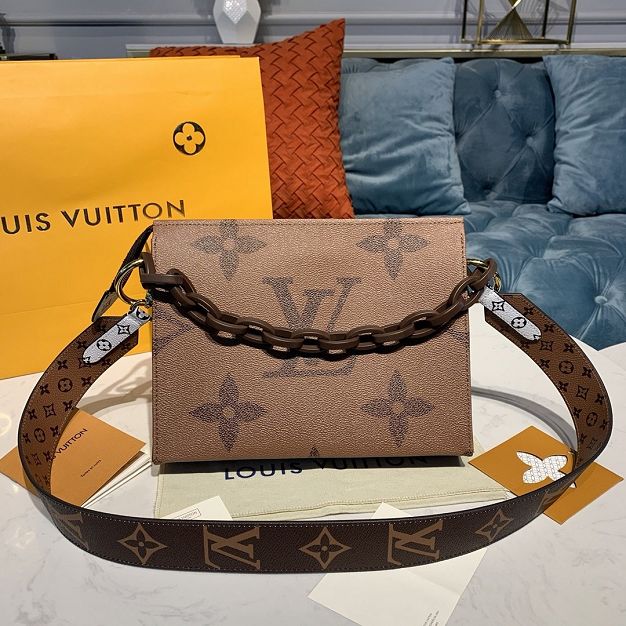 Louis Vuitton original giant monogram toiletry pouch 26 M47547