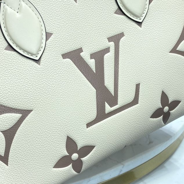 Louis vuitton original embossed calfskin onthego pm M45658 white