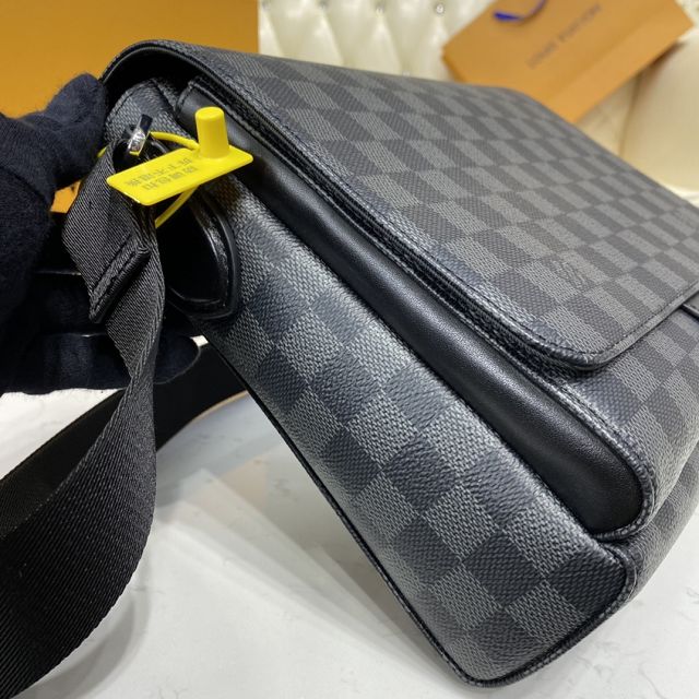 Louis vuitton original damier graphite district messenger bag mm N40418