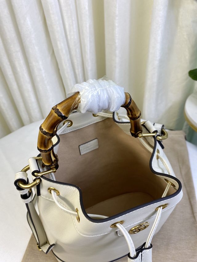 2023 GG original calfskin diana small bucket bag 724652 white