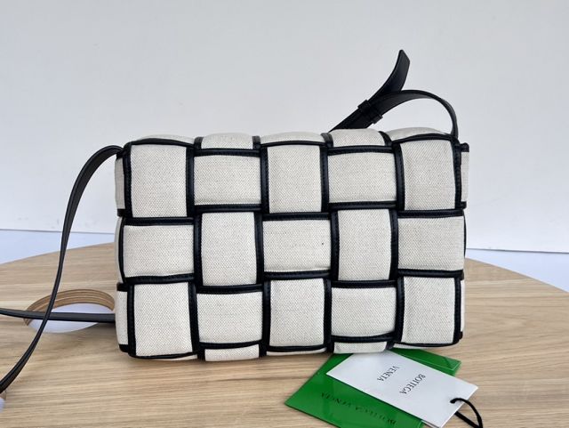 BV original canvas padded cassette bag 710210 white&black