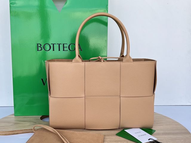 BV original grained calfskin medium arco tote bag 609175 almond