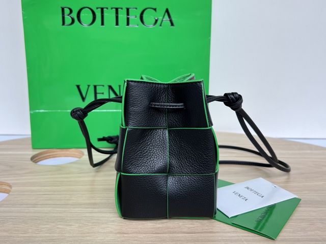 BV original grained calfskin cassette small bucket bag 680217 black&parakeet