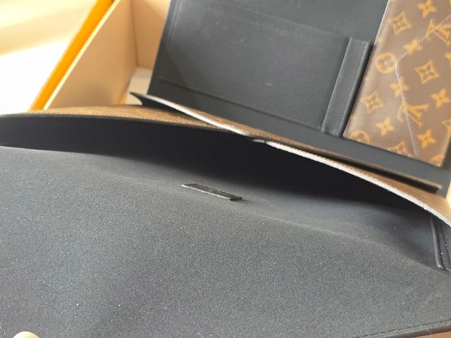 Louis vuitton monogram reverse mark folder GI1139