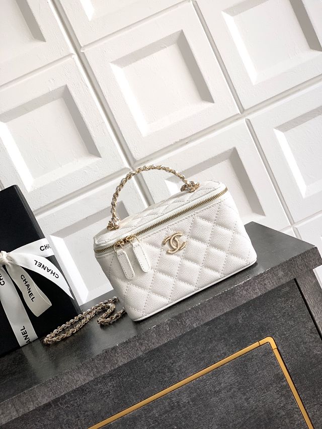 CC original grained calfskin vanity with chain AP4940