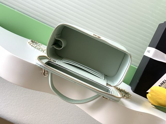 CC original grained calfskin vanity with chain AP4936 green