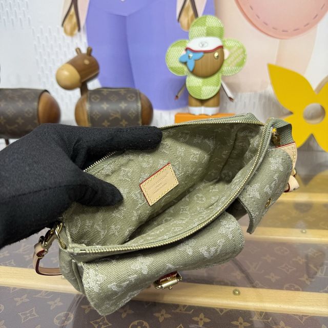 Louis vuitton original denim pochette accessoire cargo M27602 green