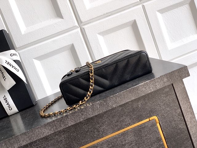 CC grained calfskin vanity with chain  AP5212 black