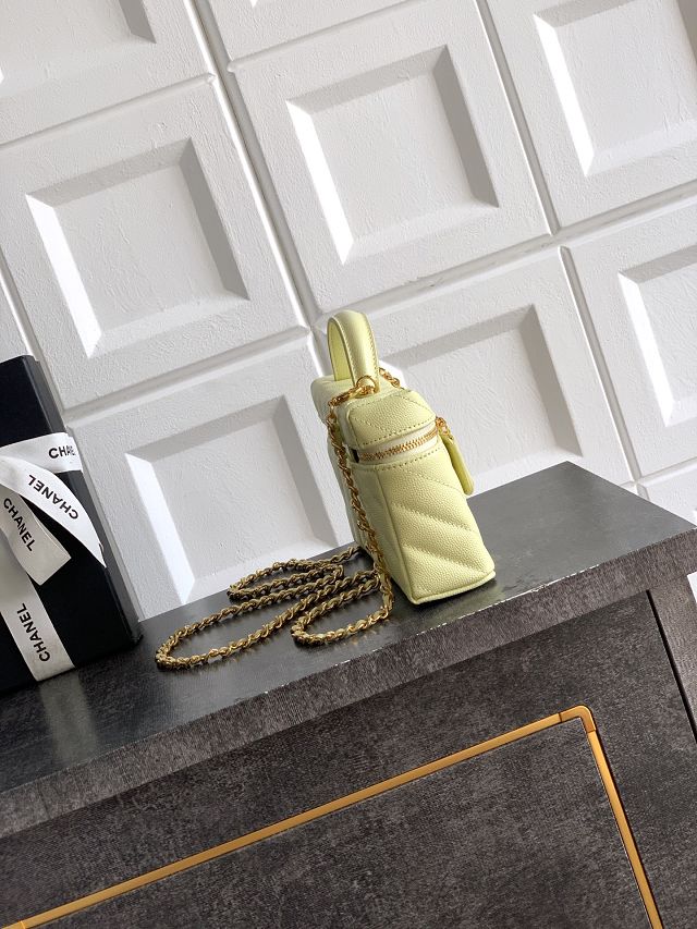 CC grained calfskin vanity with chain  AP5212 light yellow