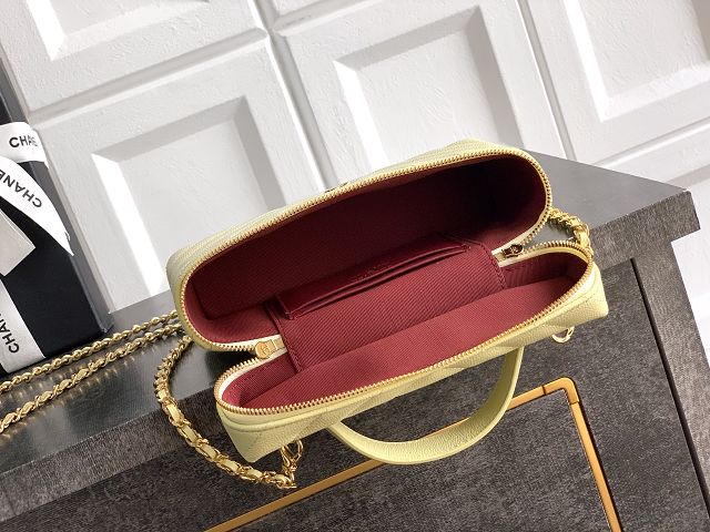 CC grained calfskin vanity with chain  AP5212 light yellow