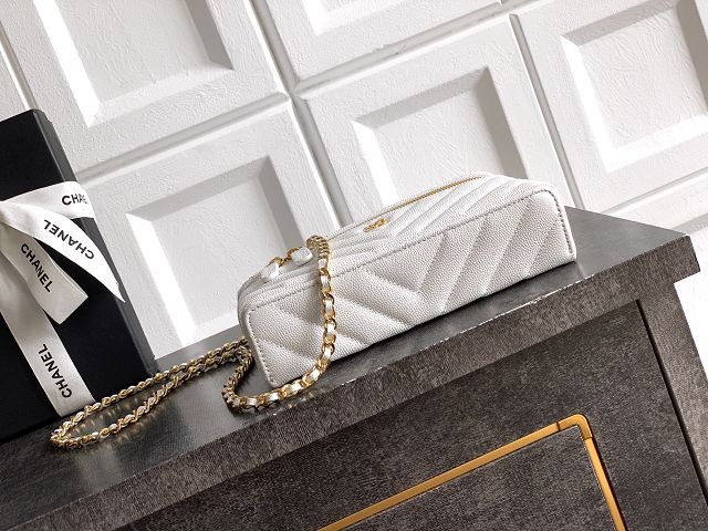 CC grained calfskin vanity with chain  AP5212 white
