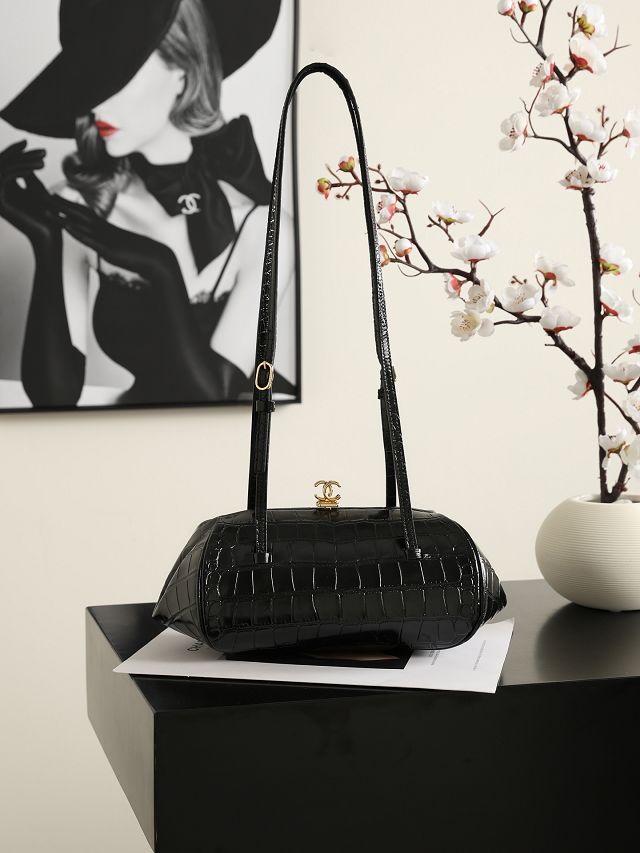CC calfskin clutch with strap AP5360 black