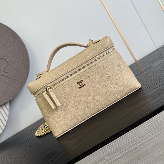 CC grained calfskin large vanity with chain AP5347 beige