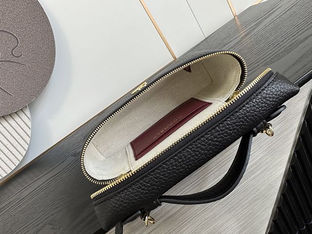 CC grained calfskin small vanity with chain AP5346 black
