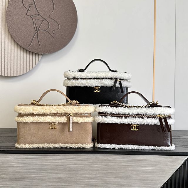 CC shearling large vanity with chain AP5347 