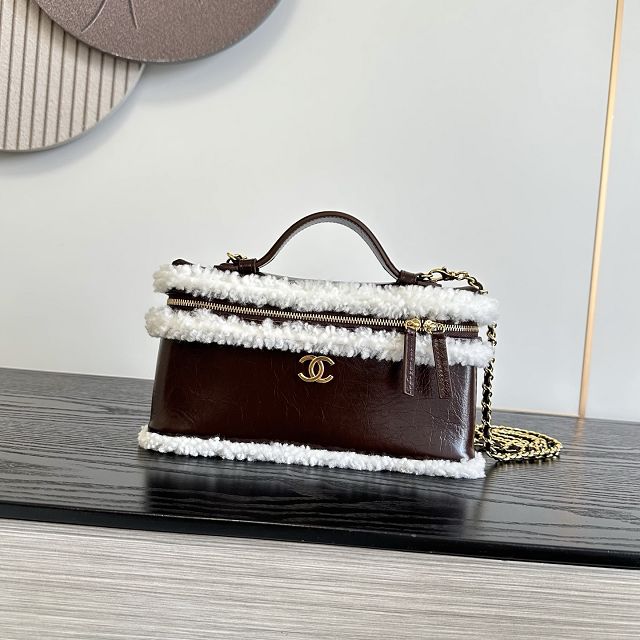 CC shearling large vanity with chain AP5347 