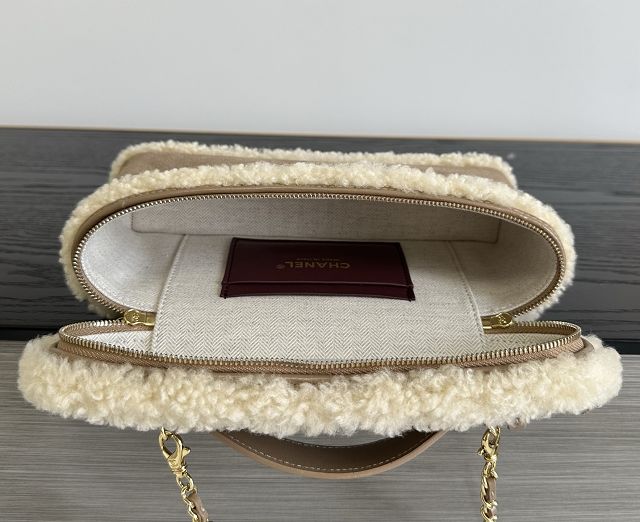 CC shearling large vanity with chain AP5347 