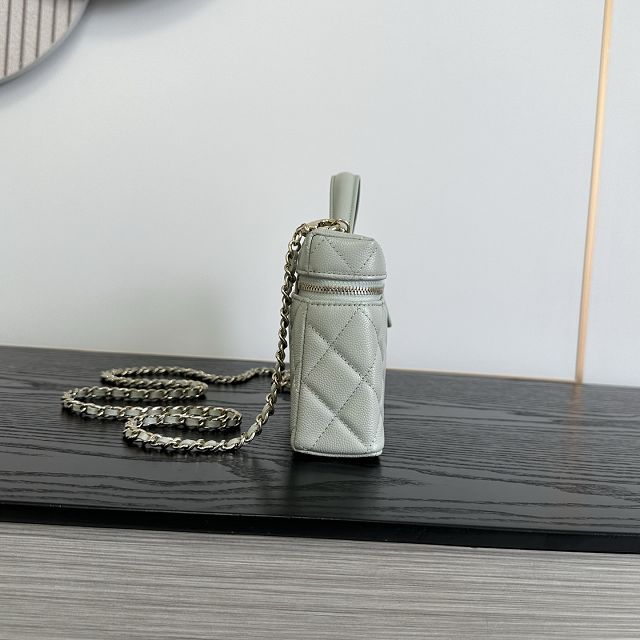CC grained calfskin vanity with chain AP5436 grey