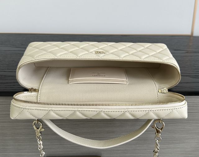 CC grained calfskin vanity with chain AP5436 light beige