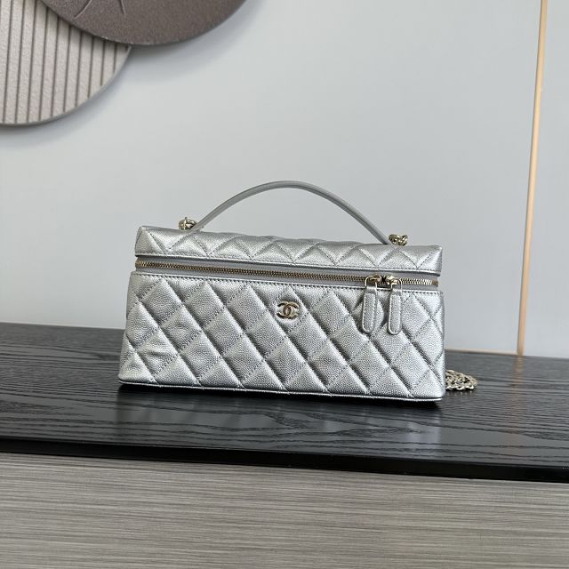 CC grained calfskin vanity with chain AP5436 silver 